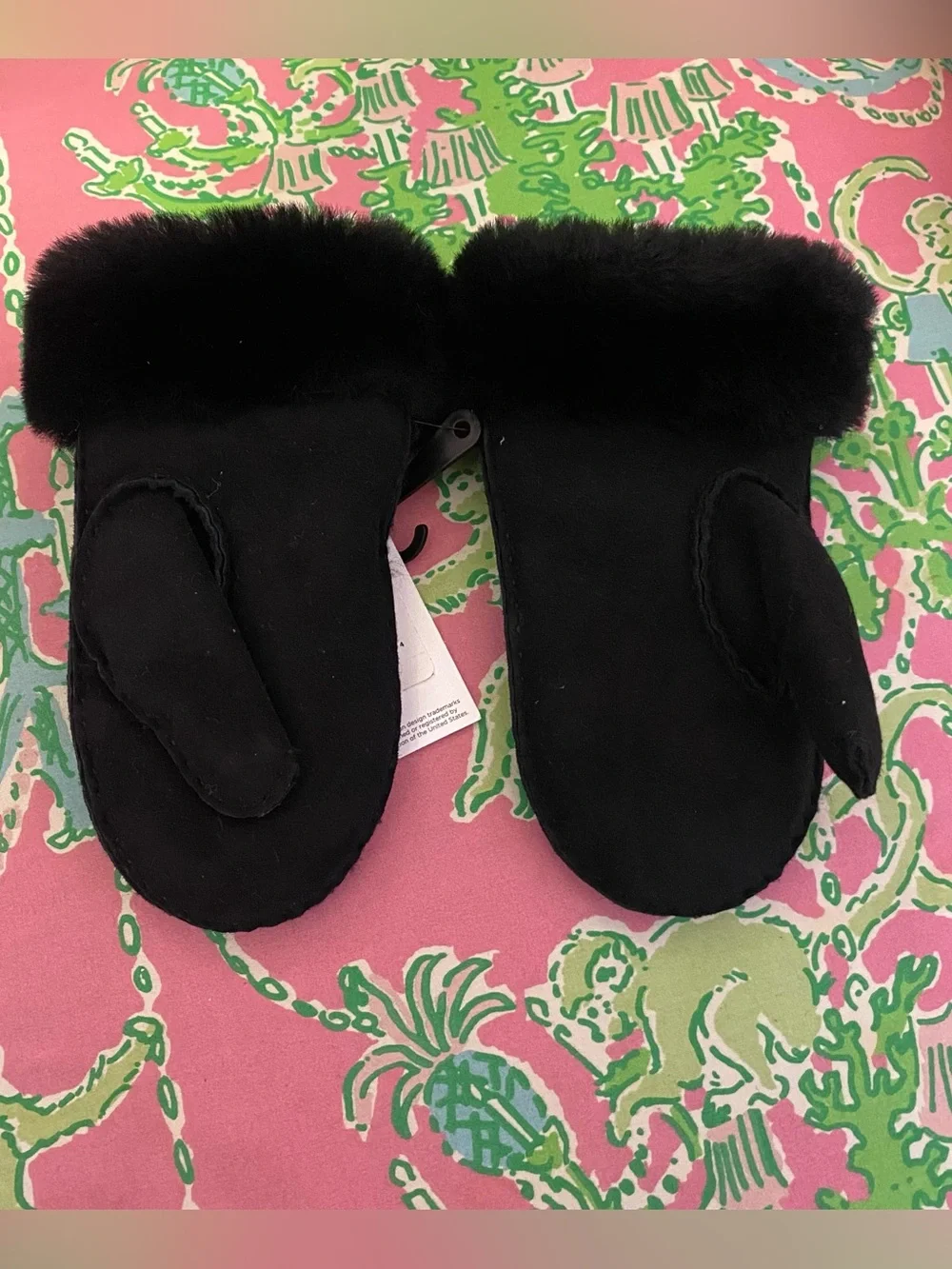 UGG girls shearling black Sheepskin Mittens kids size 4-6 years